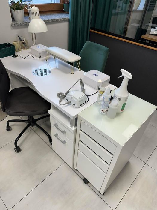 Wynajem stanowiska do  manicure w salonie