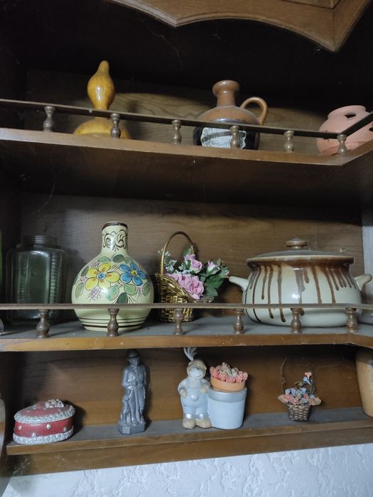 Peças decorativas em cerâmica e vidro
