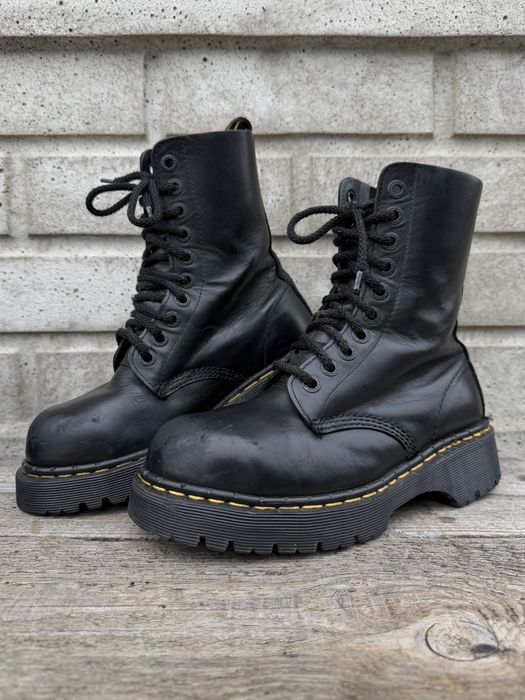 Czarne, skórzane glany ze stalowym noskiem Dr. Martens, rozmiar 38
