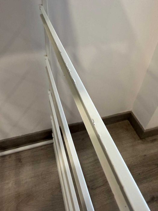 Estrutura IKEA Jonaxel branca com prateleira superior