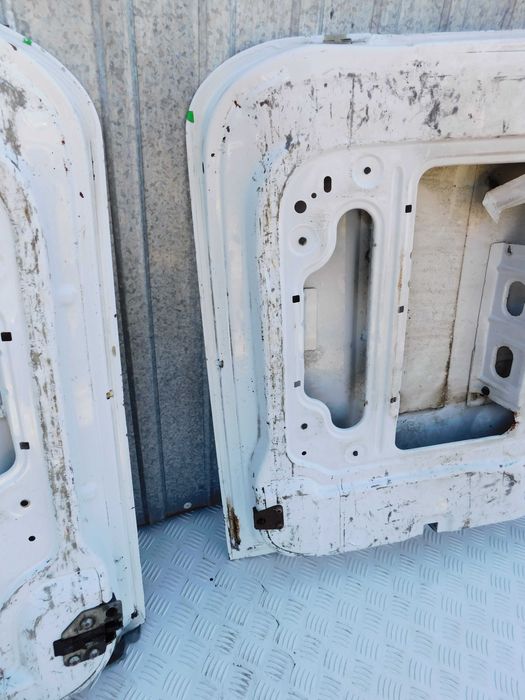Mercedes Sprinter 906 drzwi tył komplet dwie sztuki białe niskie OEM
