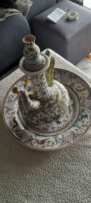 Jarro mais prato    antiga de Coimbra século dezassete