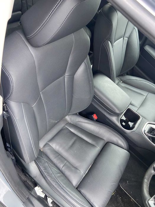Komplet foteli z boczkami FOTELE SKÓRA Subaru Outback VI BT