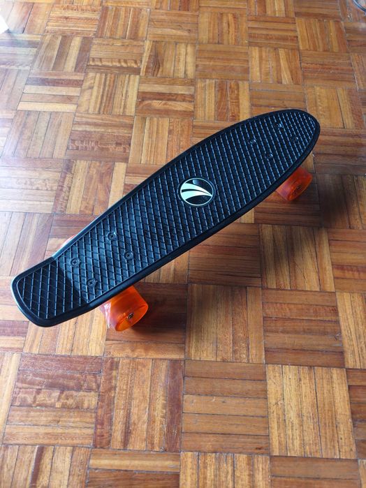 Skate pequeno para acrobacias