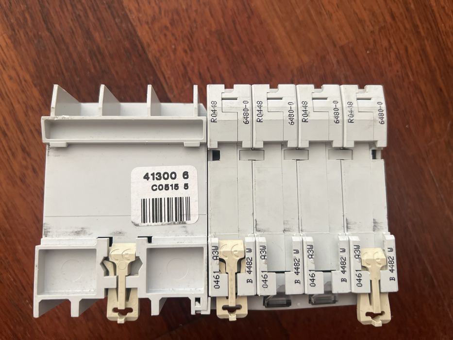 Disjuntor diferencial trifásico Merlin Gerin C60N D32 + Vigi C60 300mA