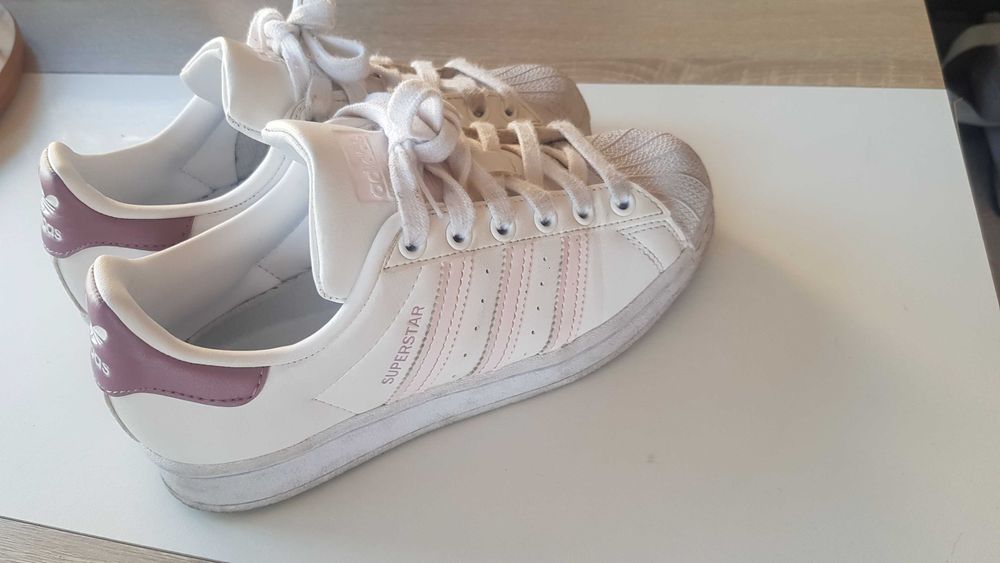 Vários tipos calçado como novos