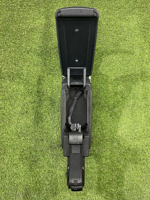 Підлокітник Audi A6C5 під телефон 4BO864245