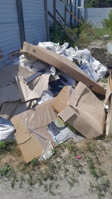 Вивіз сміття . Вивіз будівельного сміття, хламу.