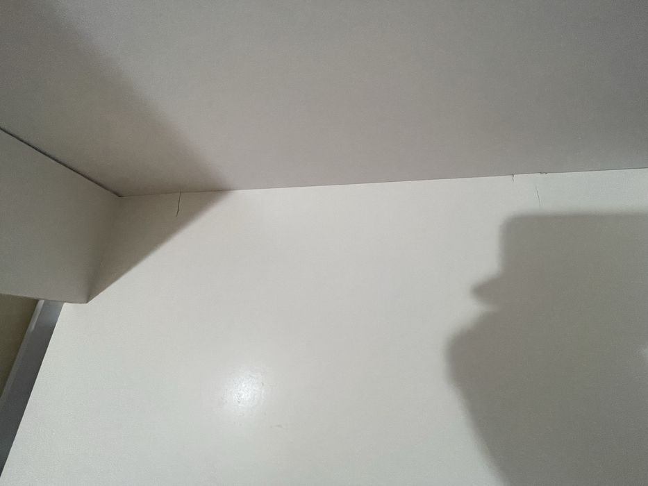 Cama alta reversível GASPAR com secretária e roupeiro