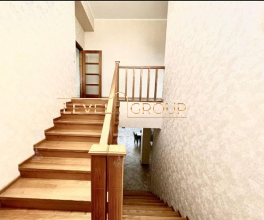 Продаж сучасного, 2-поверхоаого будинку