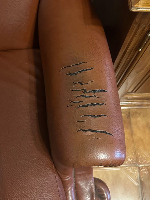 Conjunto sofás (2 lugares + poltrona)