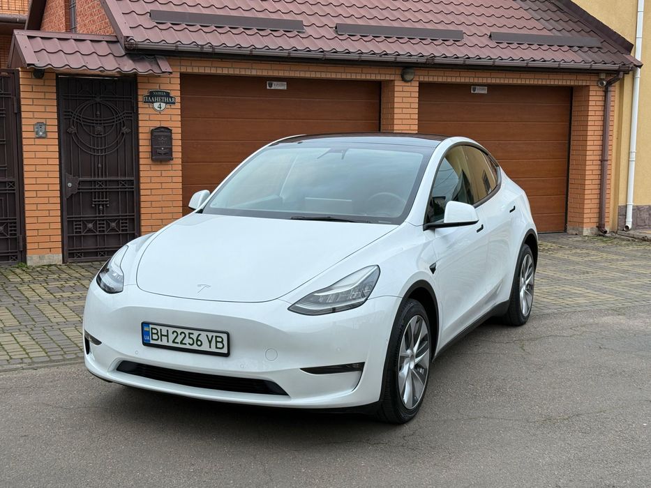 Продаю Tesla model Y
