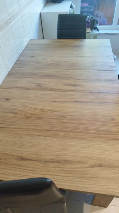 Mesa extensíva com 4 cadeiras
