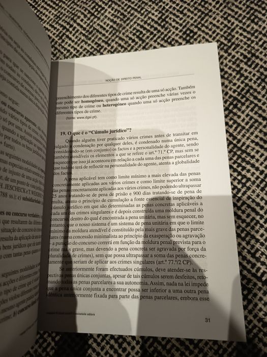 Livro Direito "Prática de Direito Penal"