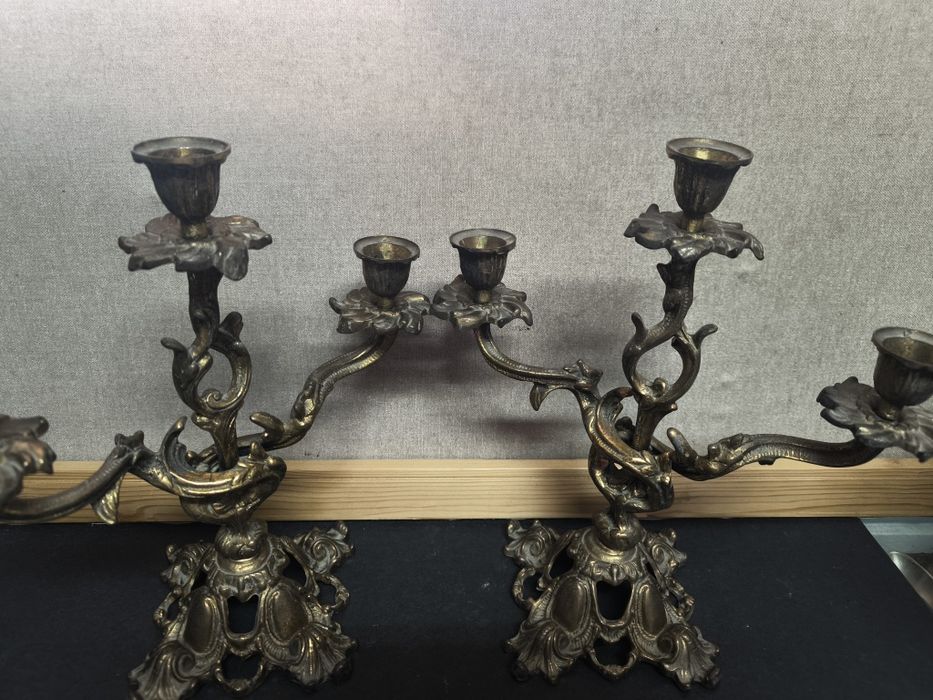 Par de candelabro Dourados e Prateados
Elegantes candelabro de 3 fogos