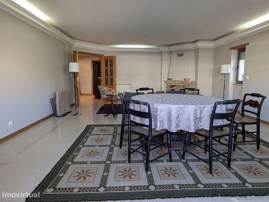 3 Bedroom Apartment – Monte Estoril – Private Condominium