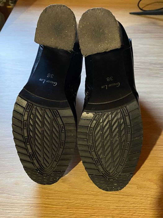 ботинки на каблуку (чоботи / напівчоботи / ботильйони / черевики)