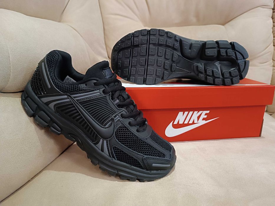 Чоловічі кросівки Nike Zoom Vomero 5