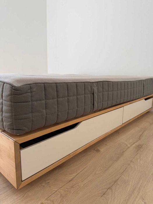 Cama IKEA com colchão (opcional)