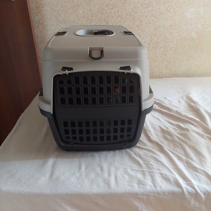 Продам переноску для собак та котів