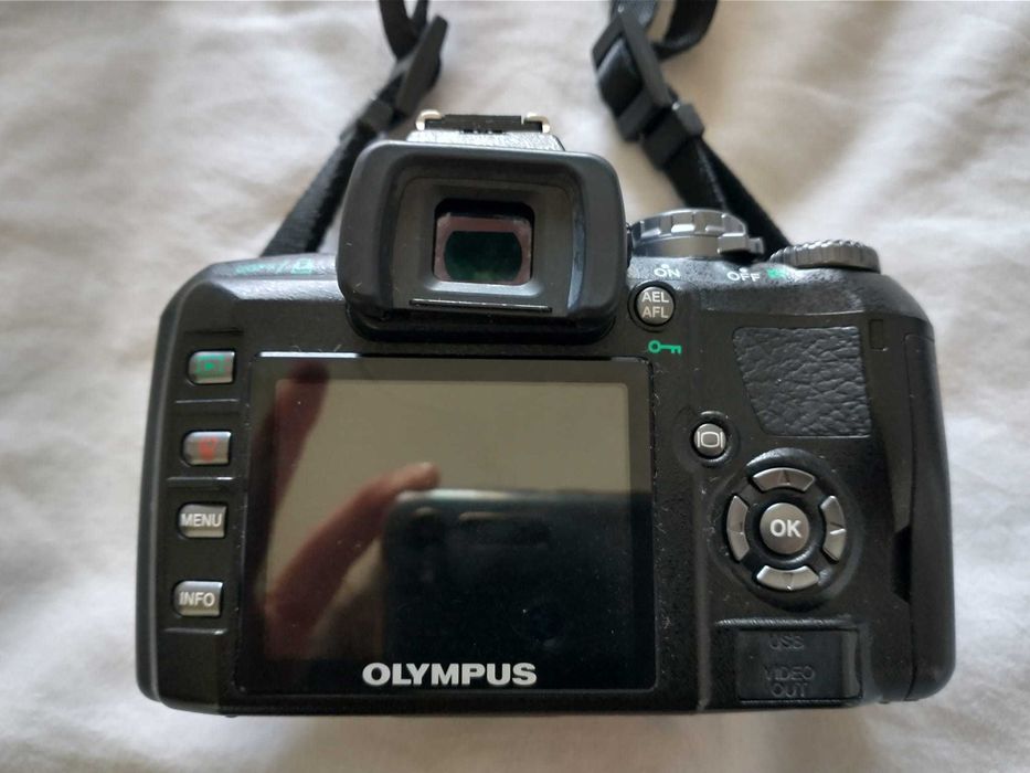 Máquina fotográfica Olympus E410 + 2 lentes + mala + acessórios