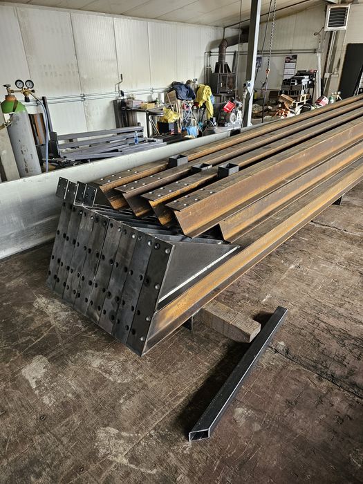 Konstrukcja hala garaż magazyn dźwigary słupy ocynk 10x20x4 IPE200 transport.