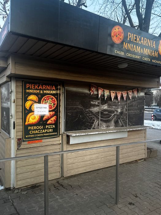 Sprzedam w pełni wyposażony lokal gastronomiczny – targ Bieńczycki