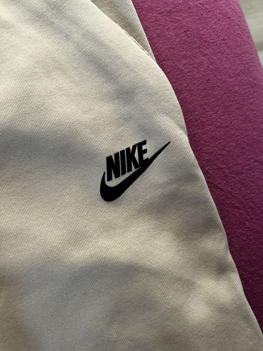 Bezowe dresy nike tech S