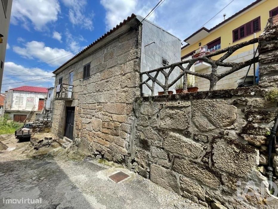 Casa / Villa T2 em Sanfins do Douro de 136,00 m2