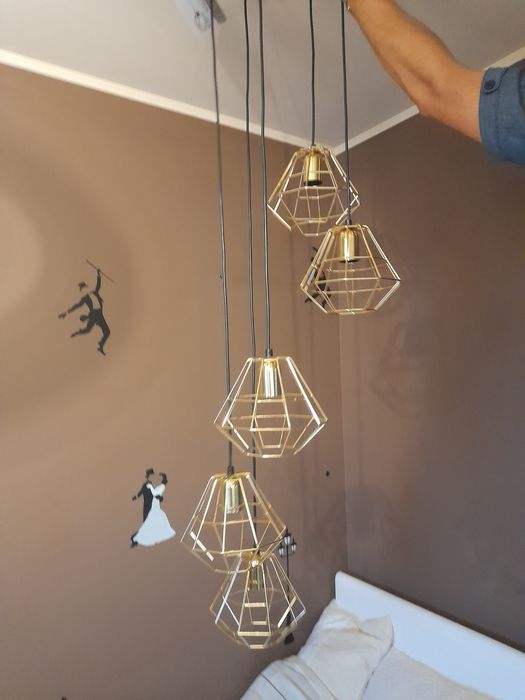 Żyrandol nowy polecam