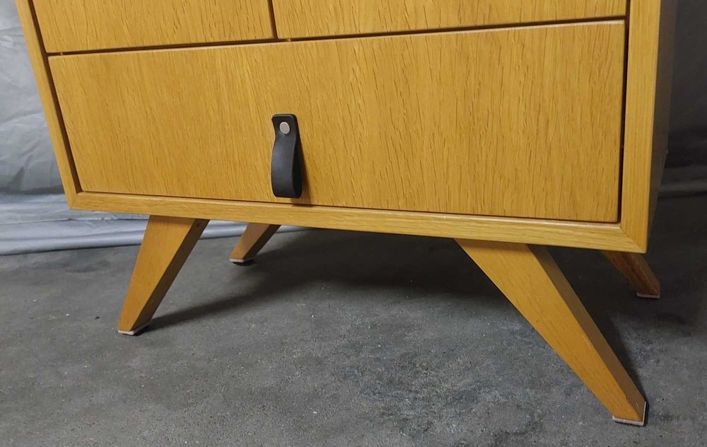 Pequeno Móvel (cómoda - mesinha)