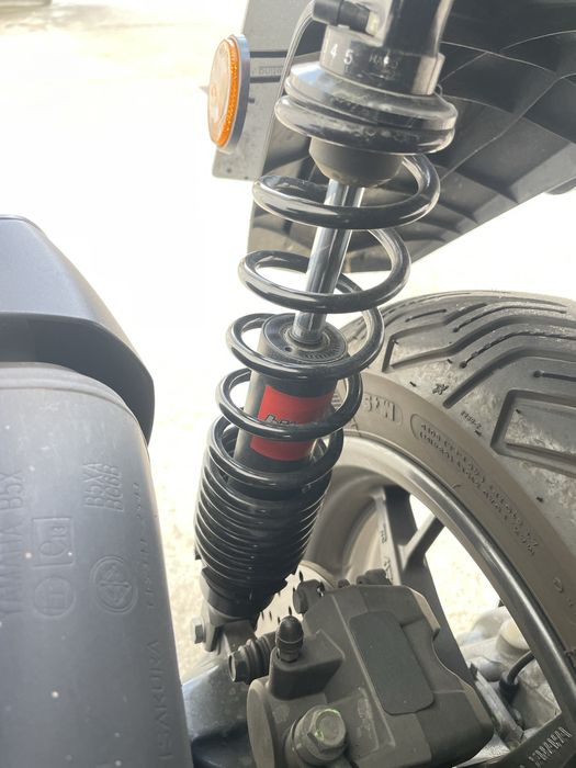 Yamaha X-MAX 300 (2023) - 15.000 km - Extras Premium (Bitubo)