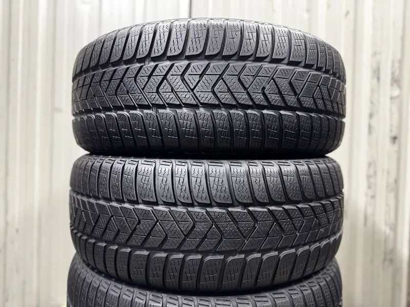 Шини бу 225 50 R17 Pirelli  Sottozero 3