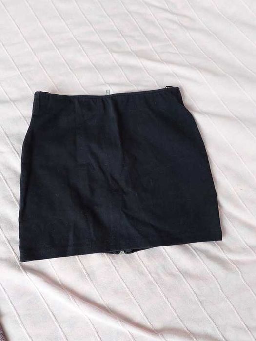 H&M czarna dopasowana spódnica mini 36 z zamkiem klasyczna basic mini