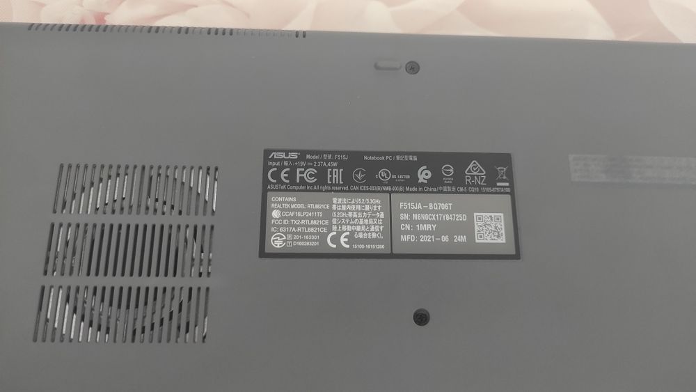 Asus laptop F515J BQT706T stan idealny