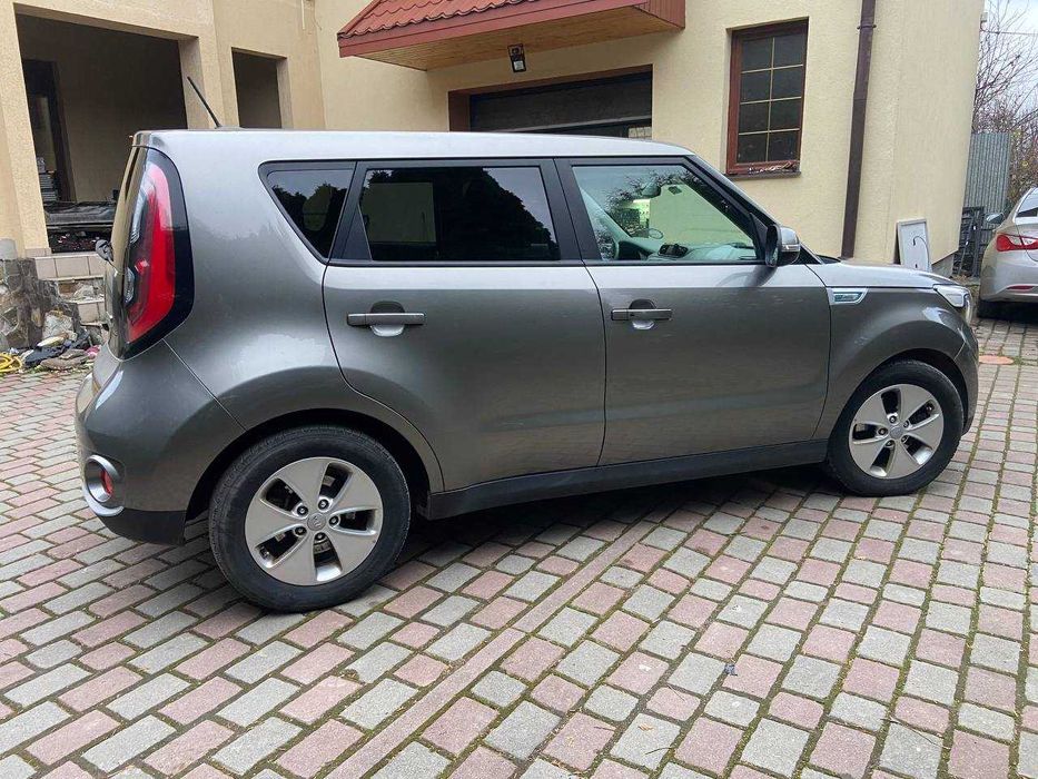 Автомобіль Kia Soul EV 2015