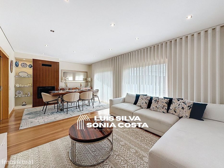 Moradia T4 Excelente Estado e Áreas | 2 Suites, Jacuzzi, Painéis...