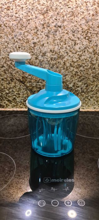 Batedeira manual tupperware