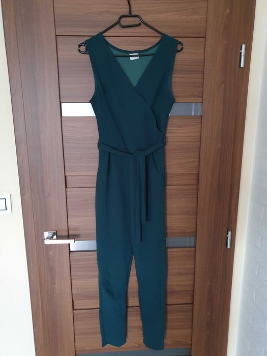 Elegancki kombinezon z kopertowym dekoltem r.36/S butelkowa zieleń