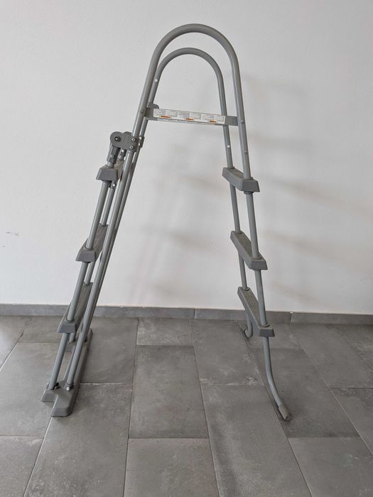 Escadas para piscina Bestway 58330 (até 107 cm) com manual (Em Óbidos)