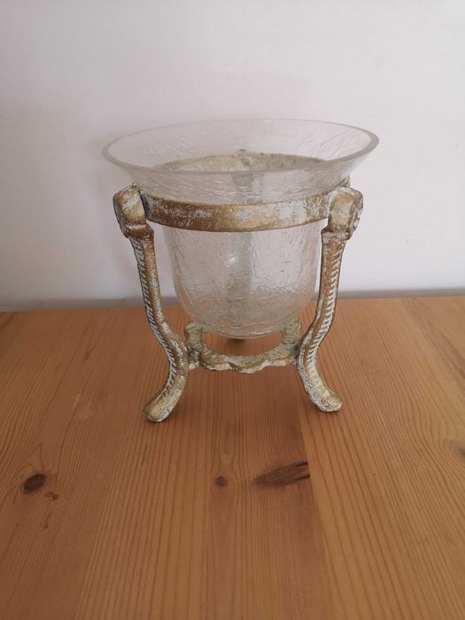 Taça / vaso em vidro martelado com suporte metálico