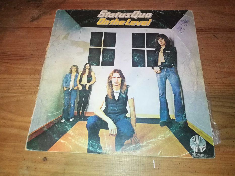 STATUS  QUO - On The Level   (Ed Portuguesa - CIRCULO DE LEITORES) LP