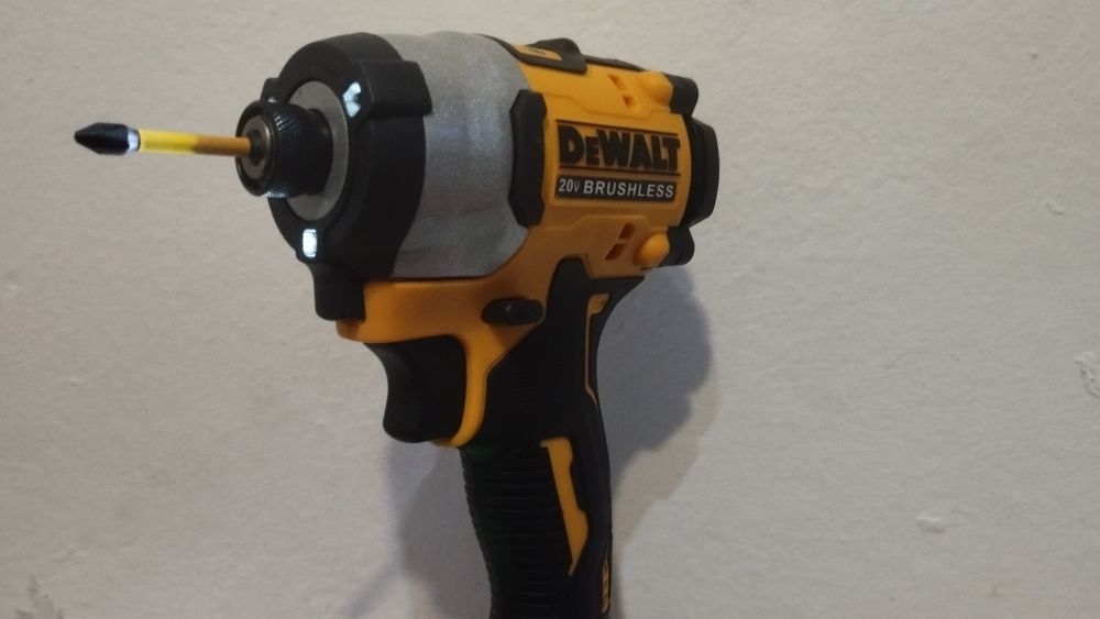 Aparafusadeira nova sem ou com a bateria 

80 sem bateria ou 
110 com