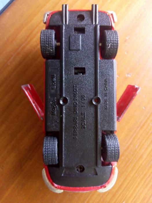 Carro coleção Maisto Ferrari Dino 246GTi