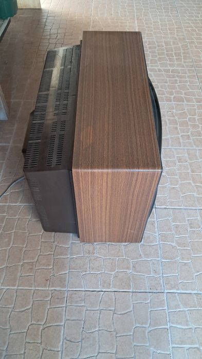 Televisão antiga ITT (A cores)