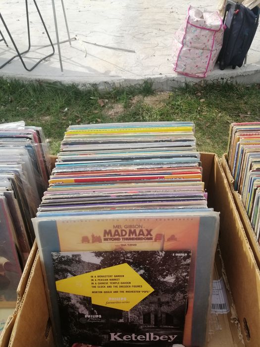 Various records and various prices.425129908644751365