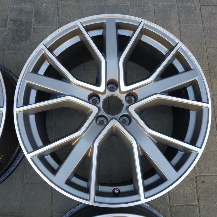 Диски R19 8.5J ET40 оригінал AUDI Sport Ауді A4 S4 B9 8W0