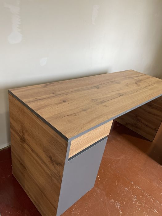 Стіл офісний-письмовий