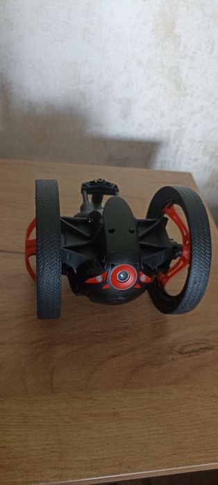 Робот-дрон Parrot Jumping Sumo