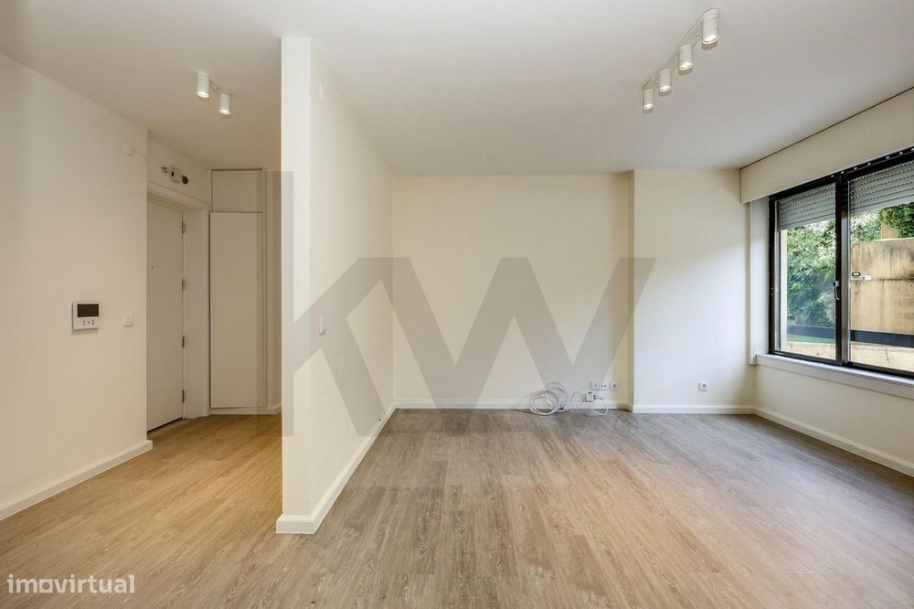 Apartamento T1 para arrendamento nas Laranjeiras